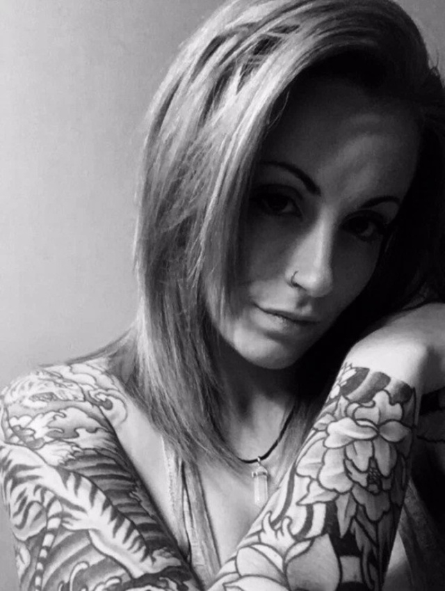 tattoogirls28_045