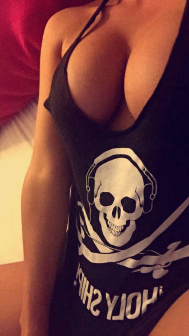 braless141_064