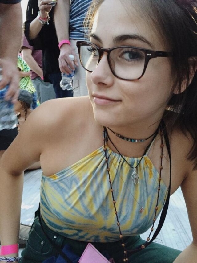 girlswithglasses49_006