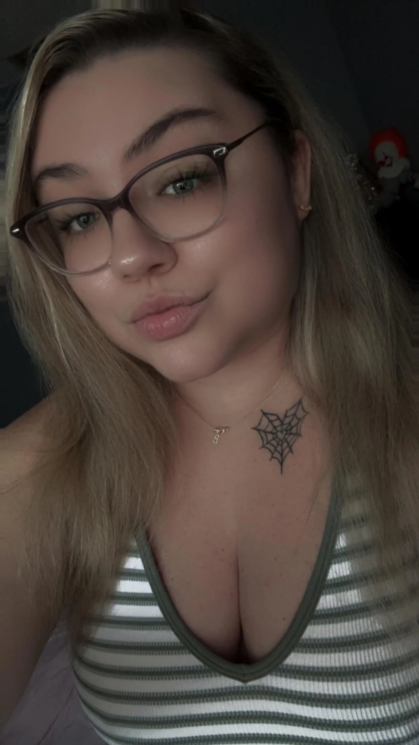 girlswithglasses49_033