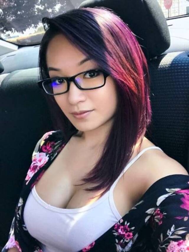 girlswithglasses49_047