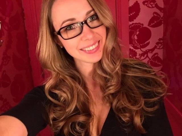 girlswithglasses49_049 girlswithglasses49_049