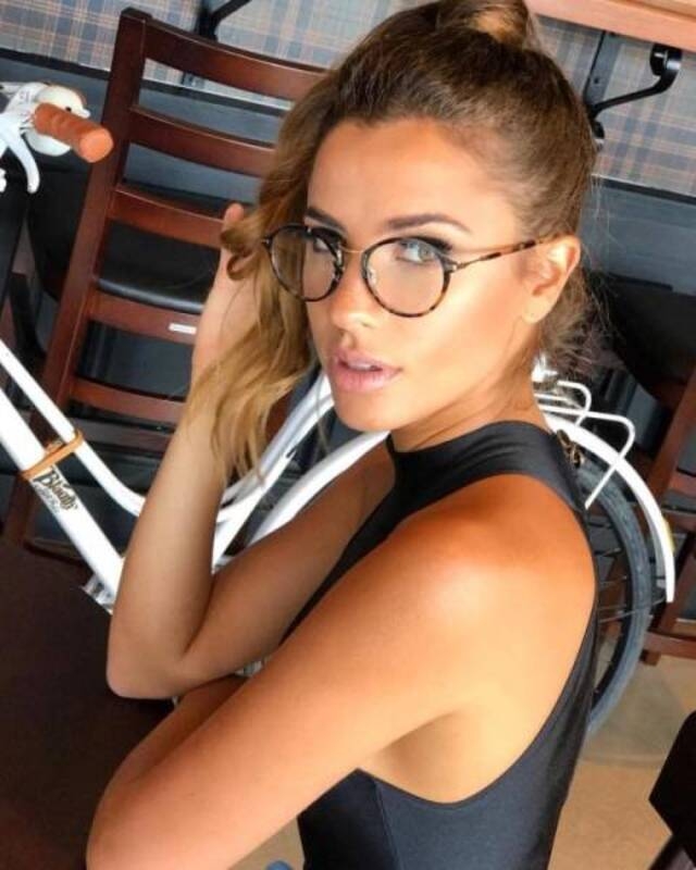 girlswithglasses49_052 girlswithglasses49_052