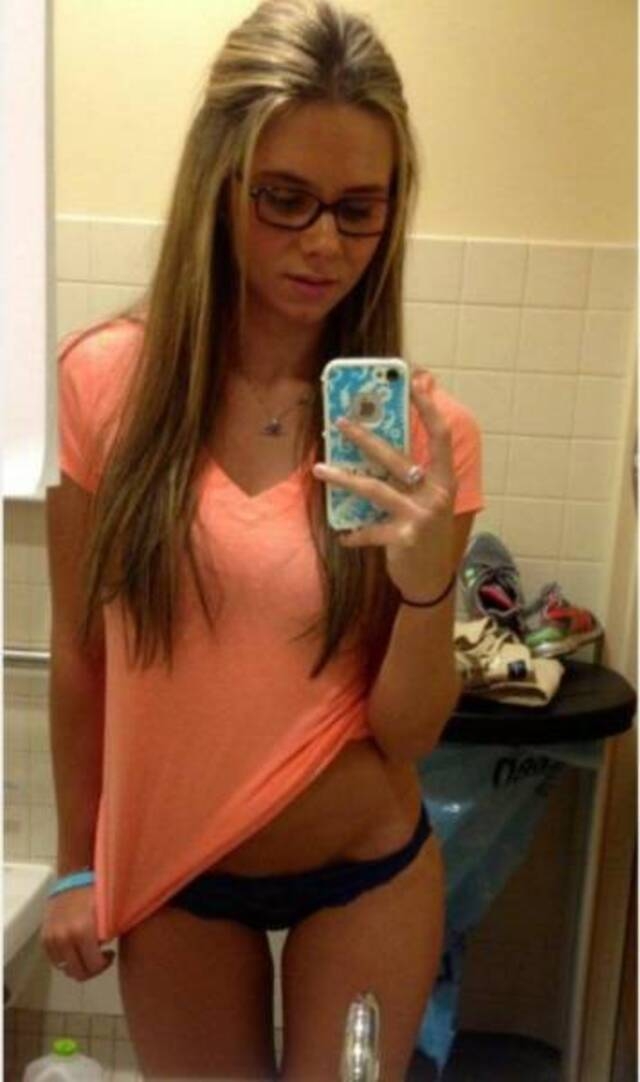 girlswithglasses49_068 girlswithglasses49_068