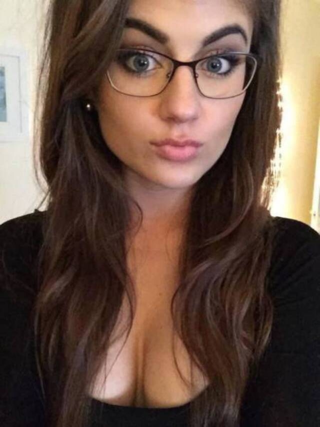 girlswithglasses49_069
