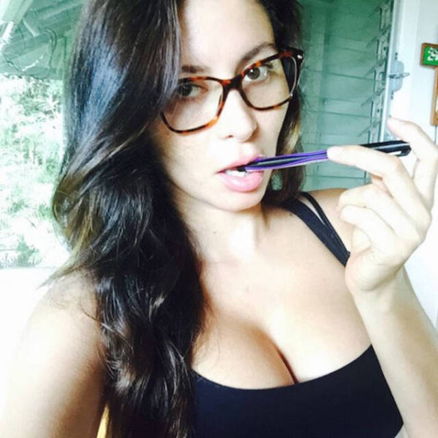 girlswithglasses49_073