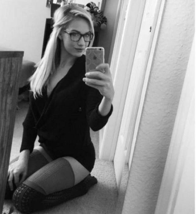 girlswithglasses49_075 girlswithglasses49_075