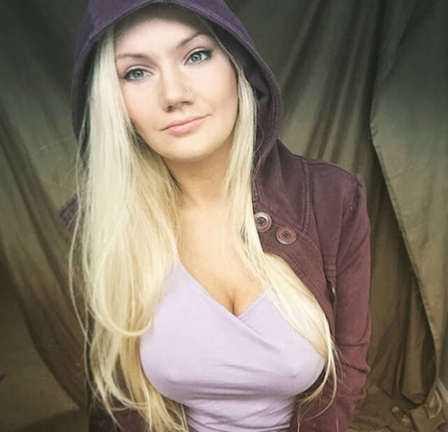 braless142_001