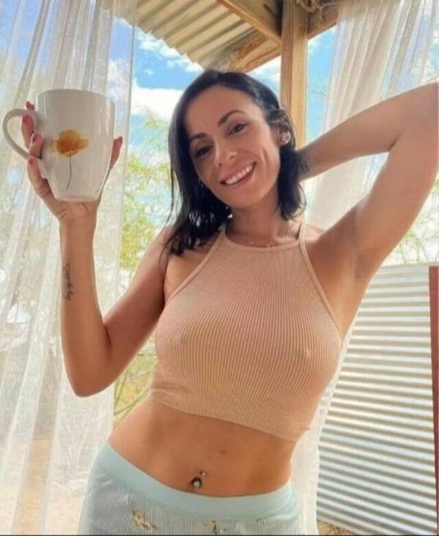 braless142_005
