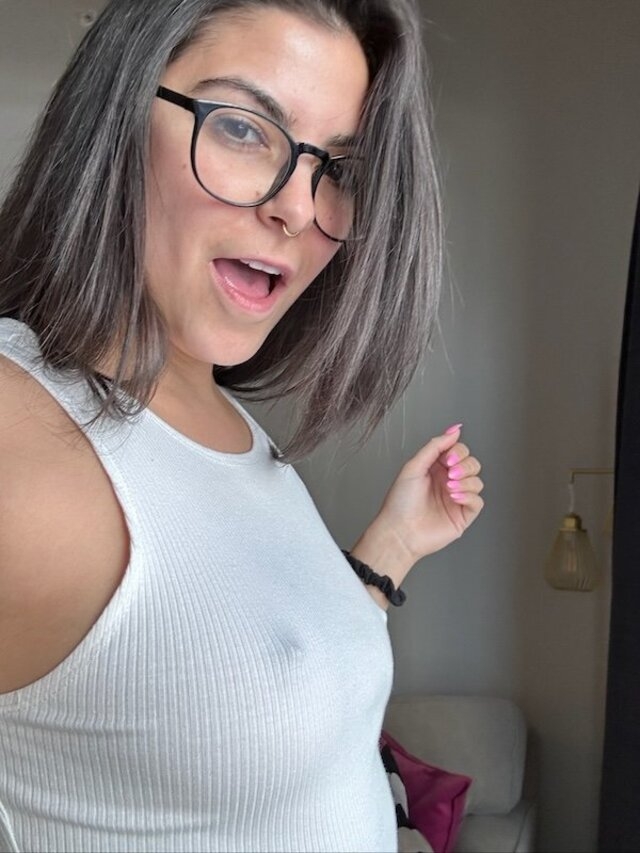 braless142_022