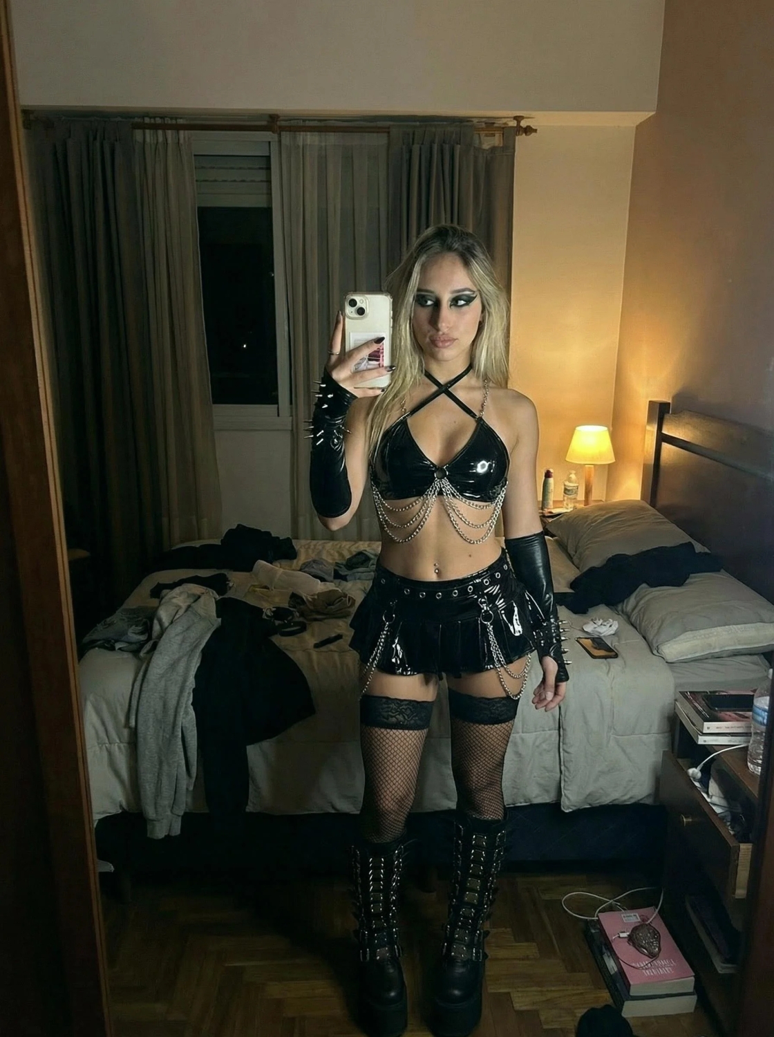 girlsinlatexleather40_025