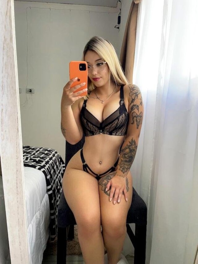 girlswithglasses50_030