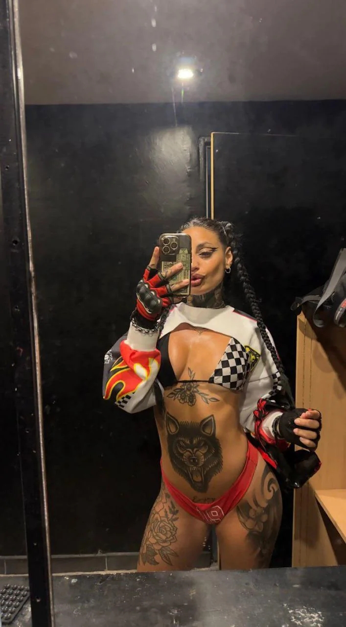 tattoogirls31_079