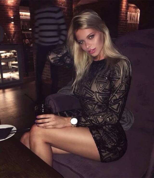tightdresses110_057
