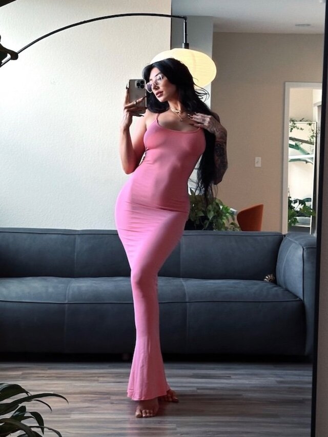 braless143_020