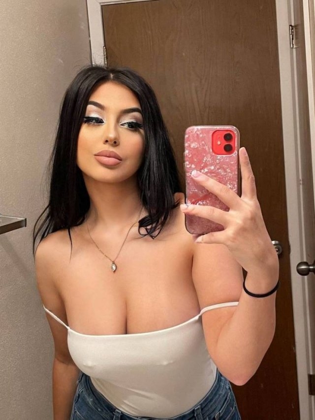 braless143_057