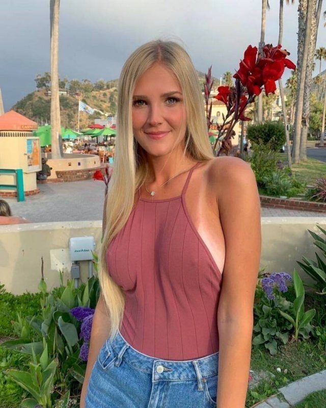 braless143_059