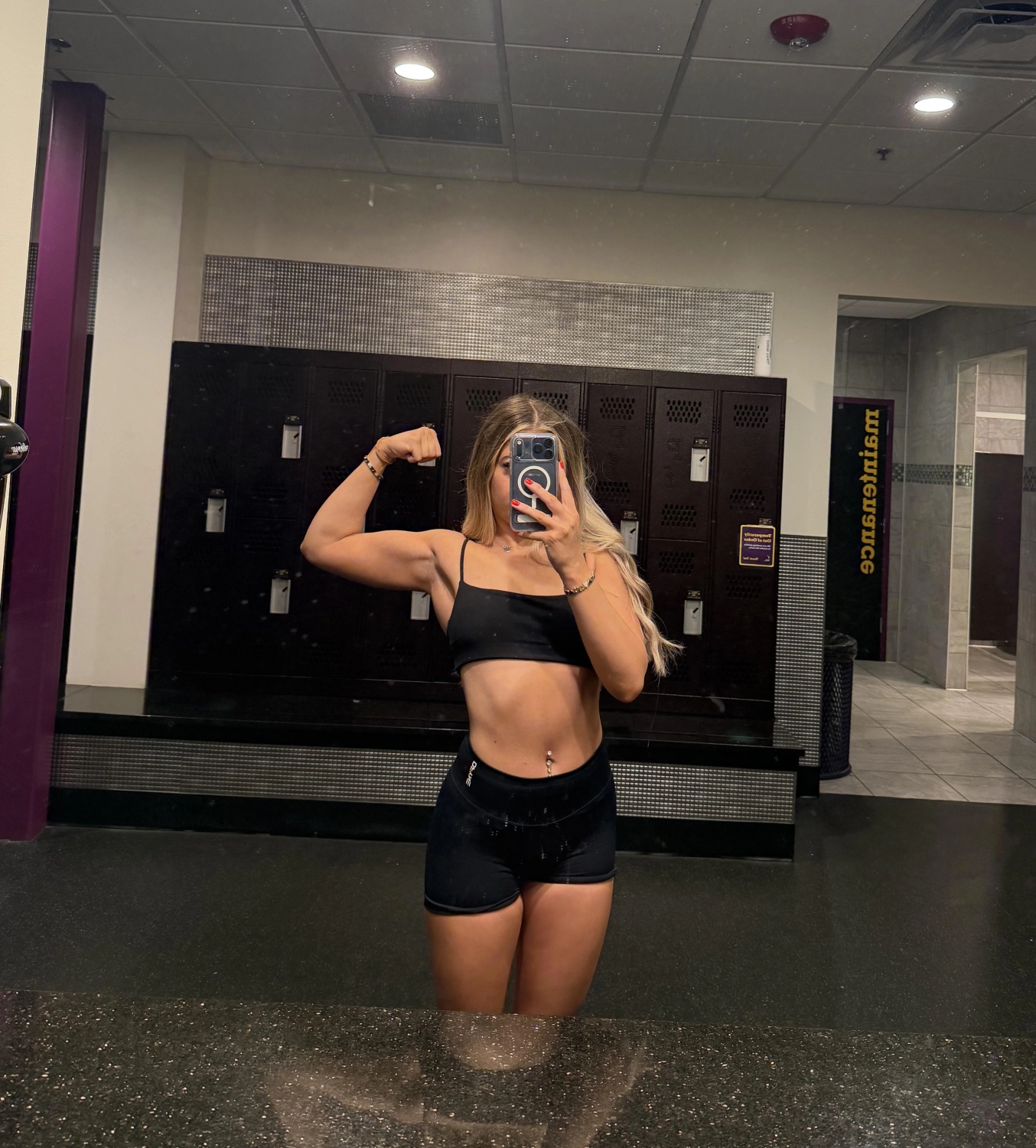 fitnessgirls33_032