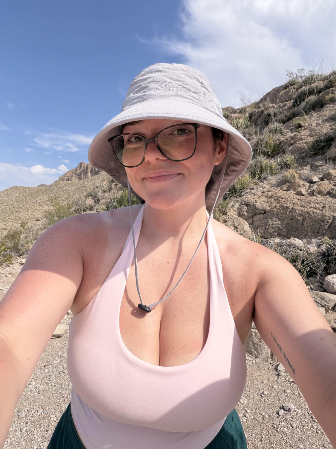 girlswithglasses51_011