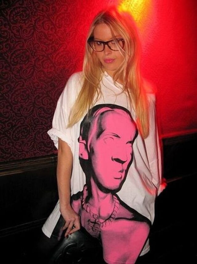 girlswithglasses51_040