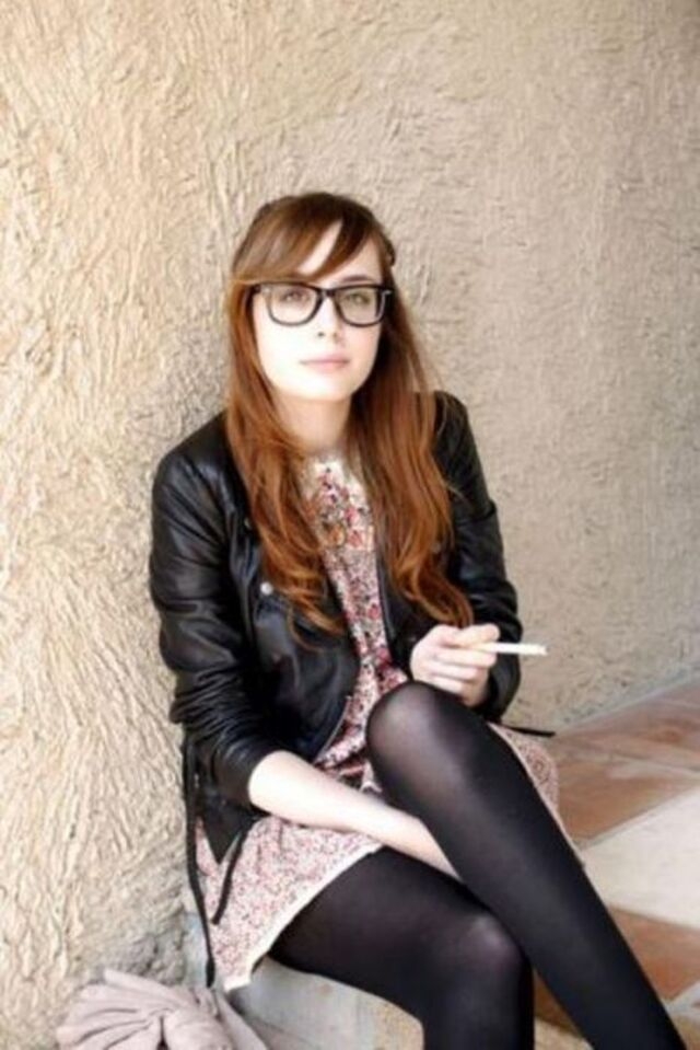 girlswithglasses51_042