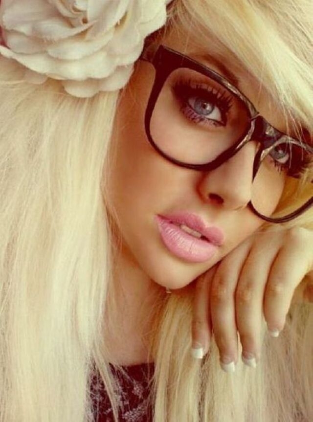 girlswithglasses51_044