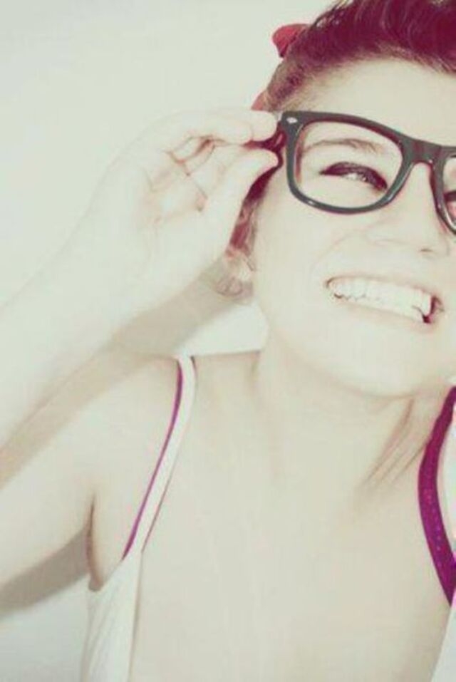 girlswithglasses51_053