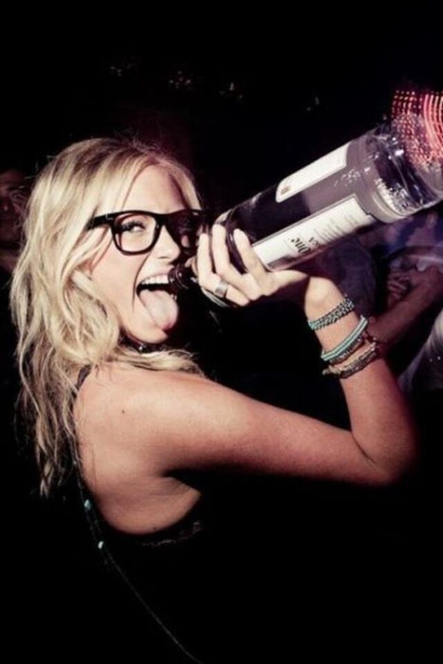 girlswithglasses51_054