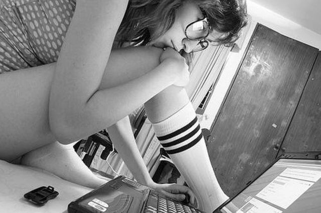 girlswithglasses51_056