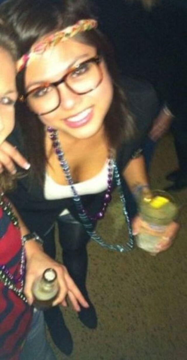 girlswithglasses51_057