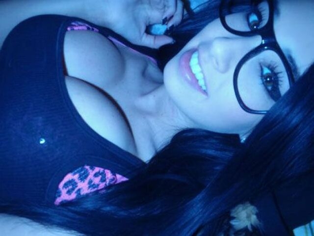girlswithglasses51_059